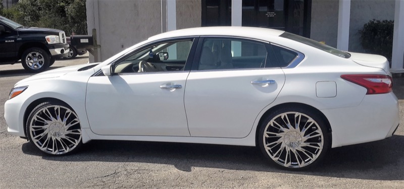 2018 nissan altima on 22s