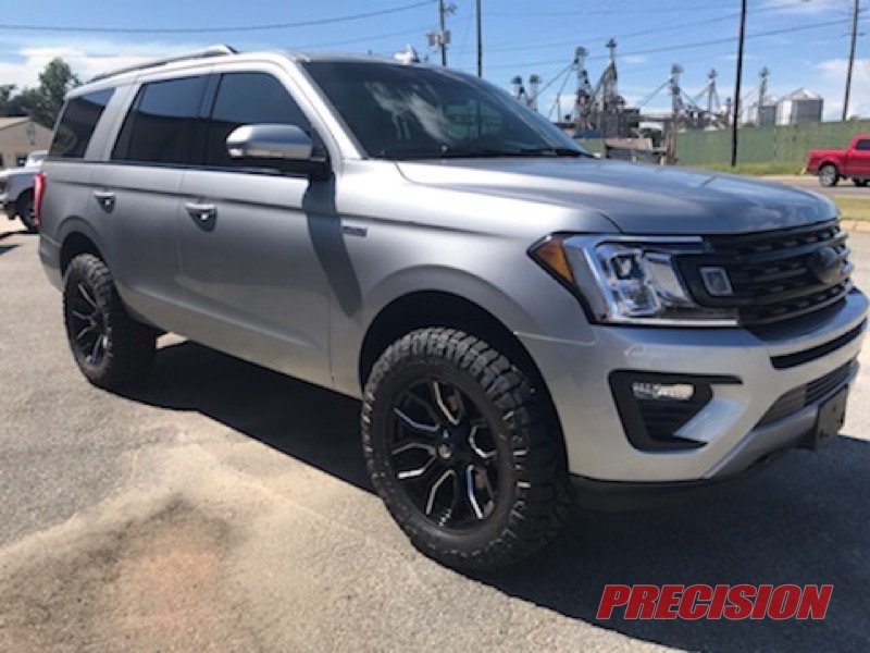 2020 Ford Expedition Looks Sharp with a Leveling Kit, Wheels, and Tires