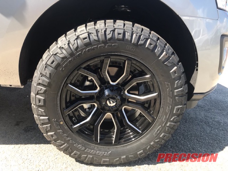 2020 Ford Expedition Looks Sharp with a Leveling Kit, Wheels, and Tires